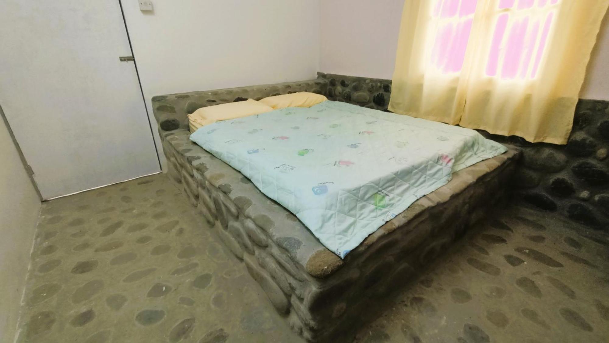 Oyo Home 90491 Flinstone Lodge Kota Kinabalu Exteriör bild