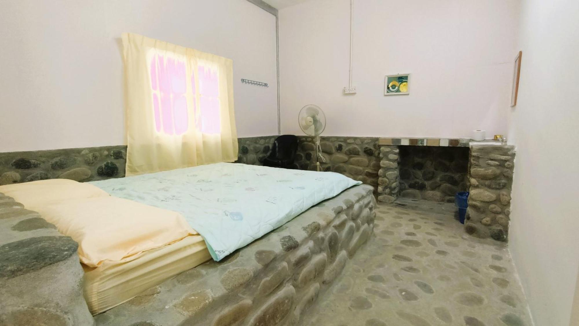Oyo Home 90491 Flinstone Lodge Kota Kinabalu Exteriör bild